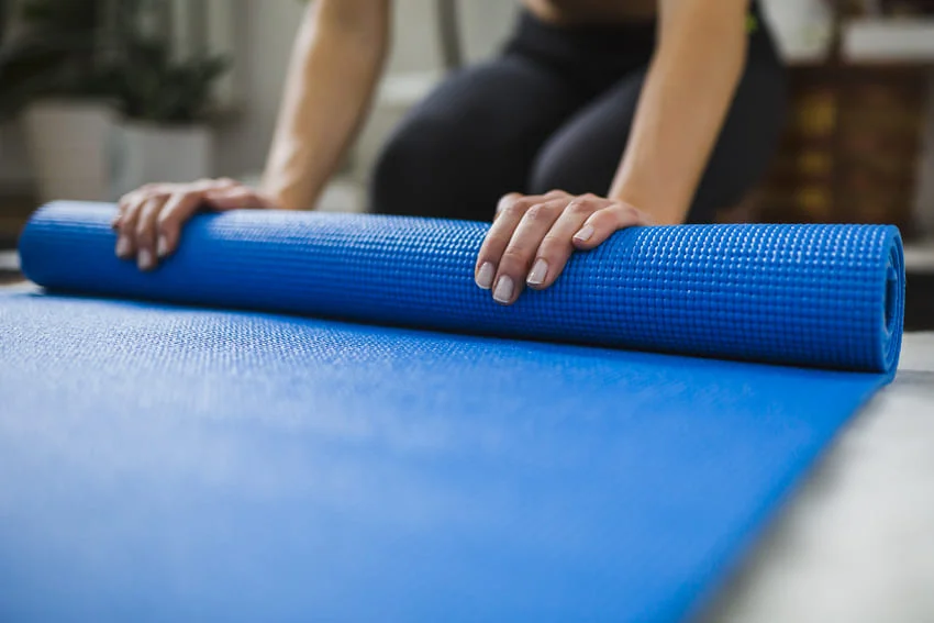 Avantages, guide et comparatif tapis de sol fitness.