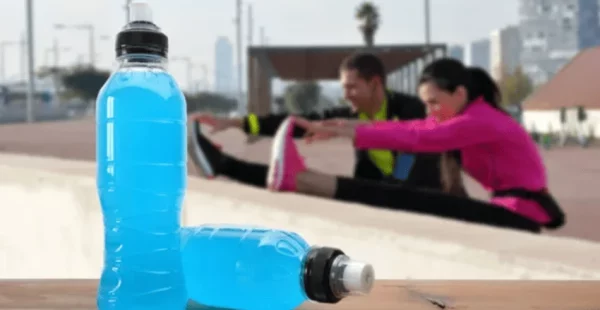 Boissons de l'effort pour le sport : quelle différences entre boisson électrolytique, isotonique et énergétique.