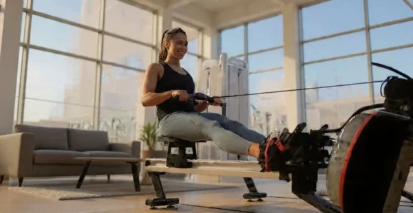 Les bienfaits et avantages du rameur, l'un des meilleurs appareils de fitness.