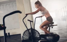 L'air Bike est un appareil cardio pour brûlez les calories et favorisez la perte de graisse grâce à des entraînements courts, intenses et efficaces.